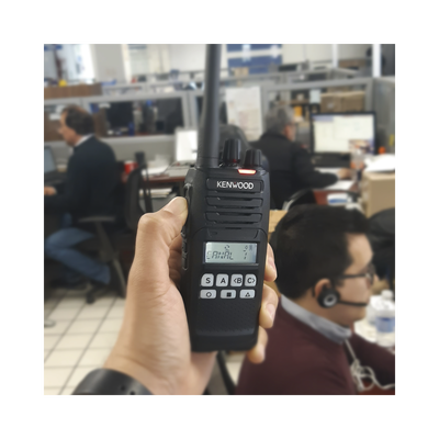 Radio Portátil VHF Digital DMR / 136-174 MHz / 5 W / 260 Canales / Pantalla y 9 Teclas / Roaming / Encriptación / NXDN Opcional vía Licencia