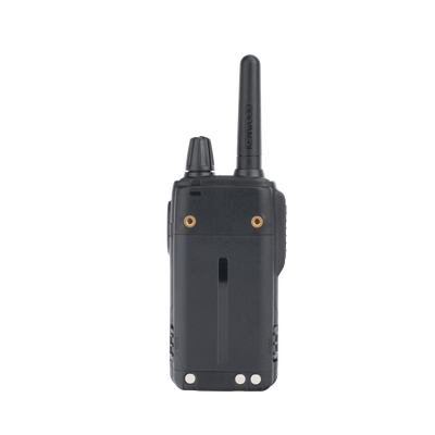 Radio portátil UHF 450-470 MHz, 2 W, 16 canales, Resistente a Golpes MIL-STD-810, manos libres VOX. Incluye antena, batería, cargador y clip