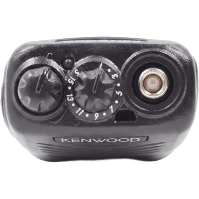 Radio portátil profesional VHF 136-174 MHz · 5 W · 16 canales · MIL-STD-810 · IP54 · VOX · Batería 12 hrs · 3 años de garantía. Incluye antena, batería, cargador y clip